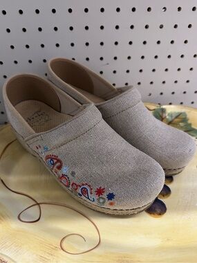 DANSKO Vegan jute embroidered floral paisley professional Clog. Sz. 39